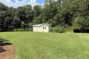 329 Hunter Hills St, North Wilkesboro, NC 28659 - Photo 25