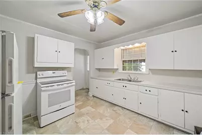 900 Knollwood Street, Winston-Salem, NC 27103 - Photo 11