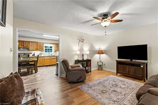 6 Oak Ridge Dr, Thomasville, NC 27360 - Photo 5