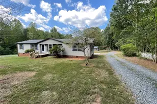 1041 Brooks Rd, Reidsville, NC 27320 - Photo 1