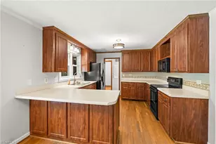4400 Oak Hollow Dr, High Point, NC 27265 - Photo 9