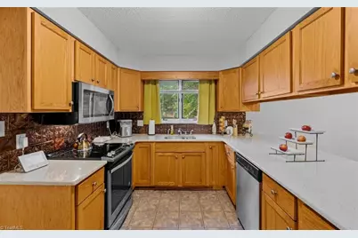 2016 Ledford Road, Greensboro, NC 27406 - Photo 7