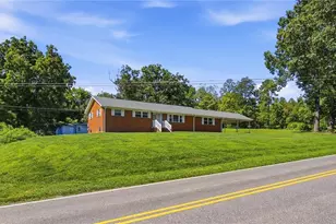 3438 E Pine St, Mount Airy, NC 27030 - Photo 3