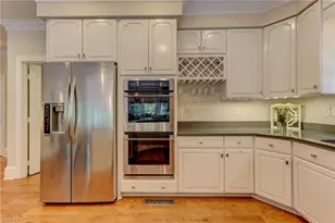 1912 Pembroke Rd, Greensboro, NC 27408 - Photo 13