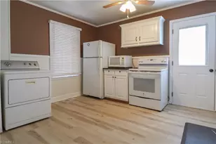 227 Albany St, Burlington, NC 27215 - Photo 15