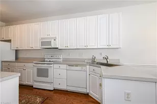 42 Wheelwright Ct, Greensboro, NC 27455 - Photo 5