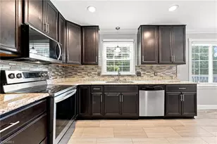105 Peach Orchard Dr, Greensboro, NC 27455 - Photo 11