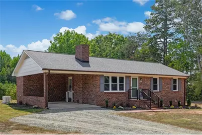 802 Strawberry Road, Reidsville, NC 27320 - Photo 3