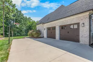 569 Wentworth Dr, Winston-Salem, NC 27107 - Photo 37
