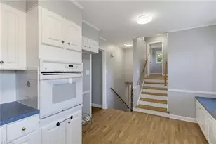 201 Wedgewood Dr, Jamestown, NC 27282 - Photo 9