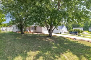 21 Oak Meadow Ln, Thomasville, NC 27360 - Photo 5