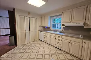 143 James St, Elkin, NC 28621 - Photo 21
