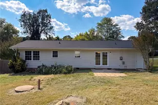 3221 Meadow Ln, Winston-Salem, NC 27107 - Photo 19