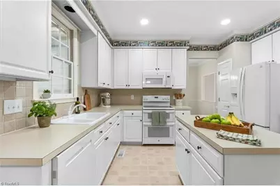 4236 Brentonshire Lane, High Point, NC 27265 - Photo 9