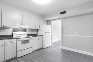 18 Forsyth St, Thomasville, NC 27360 - Photo 5