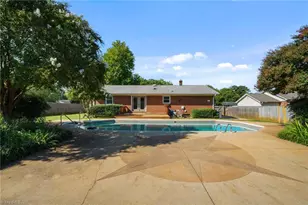 910 Pine Knoll St, Liberty, NC 27298 - Photo 37
