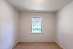 4154 Edgeware Rd, Winston-Salem, NC 27106 - Photo 9