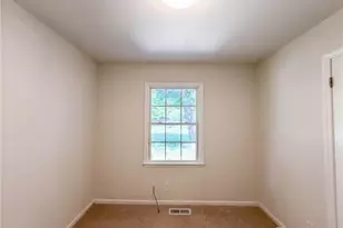 4154 Edgeware Rd, Winston-Salem, NC 27106 - Photo 7