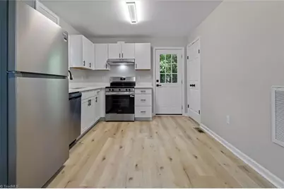 1009 Sykes Avenue, Greensboro, NC 27405 - Photo 9