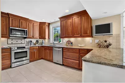 2219 W Friendly Avenue, Greensboro, NC 27403 - Photo 15