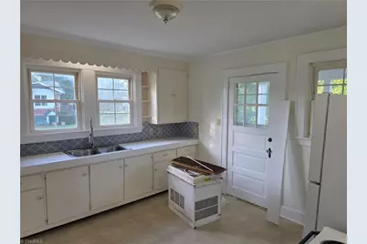607 W Main Street, Pilot Mountain, NC 27041 - Photo 19
