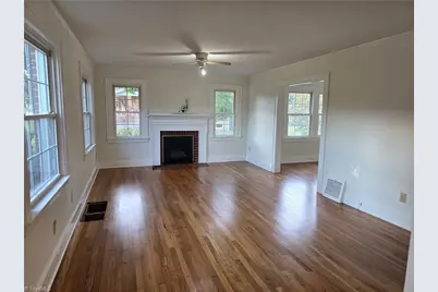 607 W Main Street, Pilot Mountain, NC 27041 - Photo 9