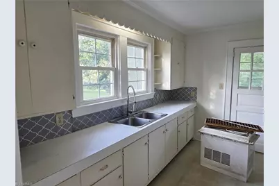 607 W Main Street, Pilot Mountain, NC 27041 - Photo 17
