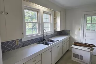 607 W Main St, Pilot Mountain, NC 27041 - Photo 17