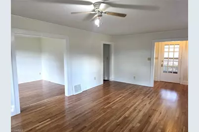 607 W Main Street, Pilot Mountain, NC 27041 - Photo 11