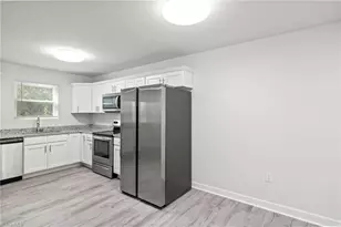 3902 Fairall Dr, Greensboro, NC 27401 - Photo 7