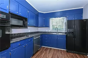 4025 Sedgewood Ln, Greensboro, NC 27407 - Photo 9