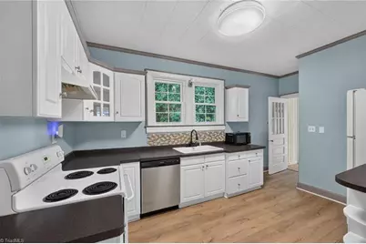 209 Louise Avenue, High Point, NC 27262 - Photo 9