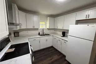 951 Newsome St, Mount Airy, NC 27030 - Photo 5