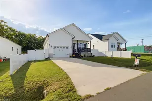 1305 Whitsett St, Burlington, NC 27215 - Photo 3