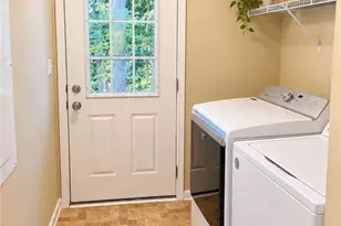 2005 Circleview Dr, Greensboro, NC 27406 - Photo 9