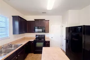 2722 Quail Oaks Dr, Greensboro, NC 27405 - Photo 9