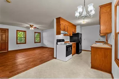 522 Raleigh Avenue, Liberty, NC 27298 - Photo 11