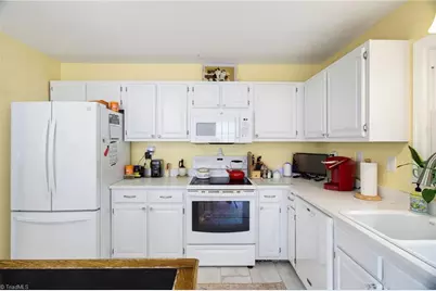 2522 Cottage Place, Greensboro, NC 27455 - Photo 11