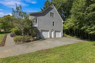 2370 Oakton Dr, Clemmons, NC 27012 - Photo 3