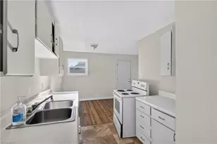 2104 Hiatt St, Greensboro, NC 27403 - Photo 7