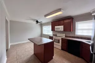 310 Woodlake Dr, Greensboro, NC 27406 - Photo 7