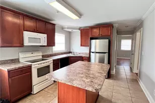 310 Woodlake Dr, Greensboro, NC 27406 - Photo 5
