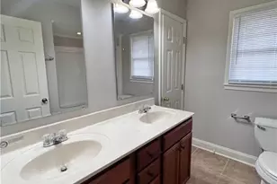 310 Woodlake Dr, Greensboro, NC 27406 - Photo 17