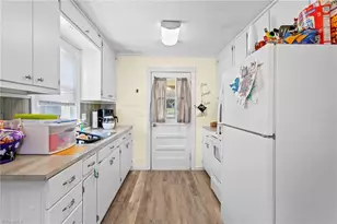 1911 Tucker St, Burlington, NC 27215 - Photo 9