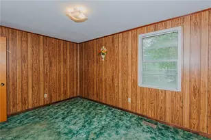 469 Lakeview Dr, Burlington, NC 27215 - Photo 27