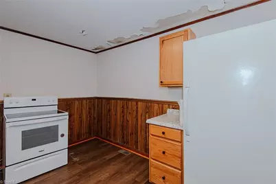 469 Lakeview Drive, Burlington, NC 27215 - Photo 11
