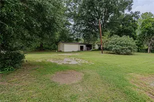 469 Lakeview Dr, Burlington, NC 27215 - Photo 7