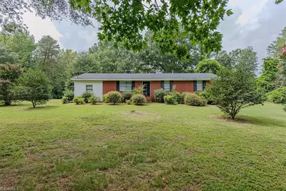469 Lakeview Drive, Burlington, NC 27215 - Photo 3