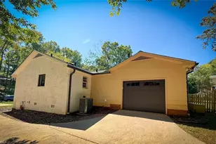 4706 Horseshoe Ln, Greensboro, NC 27410 - Photo 5