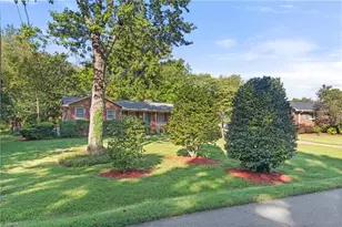 2909 Marlborough Rd, Burlington, NC 27215 - Photo 3